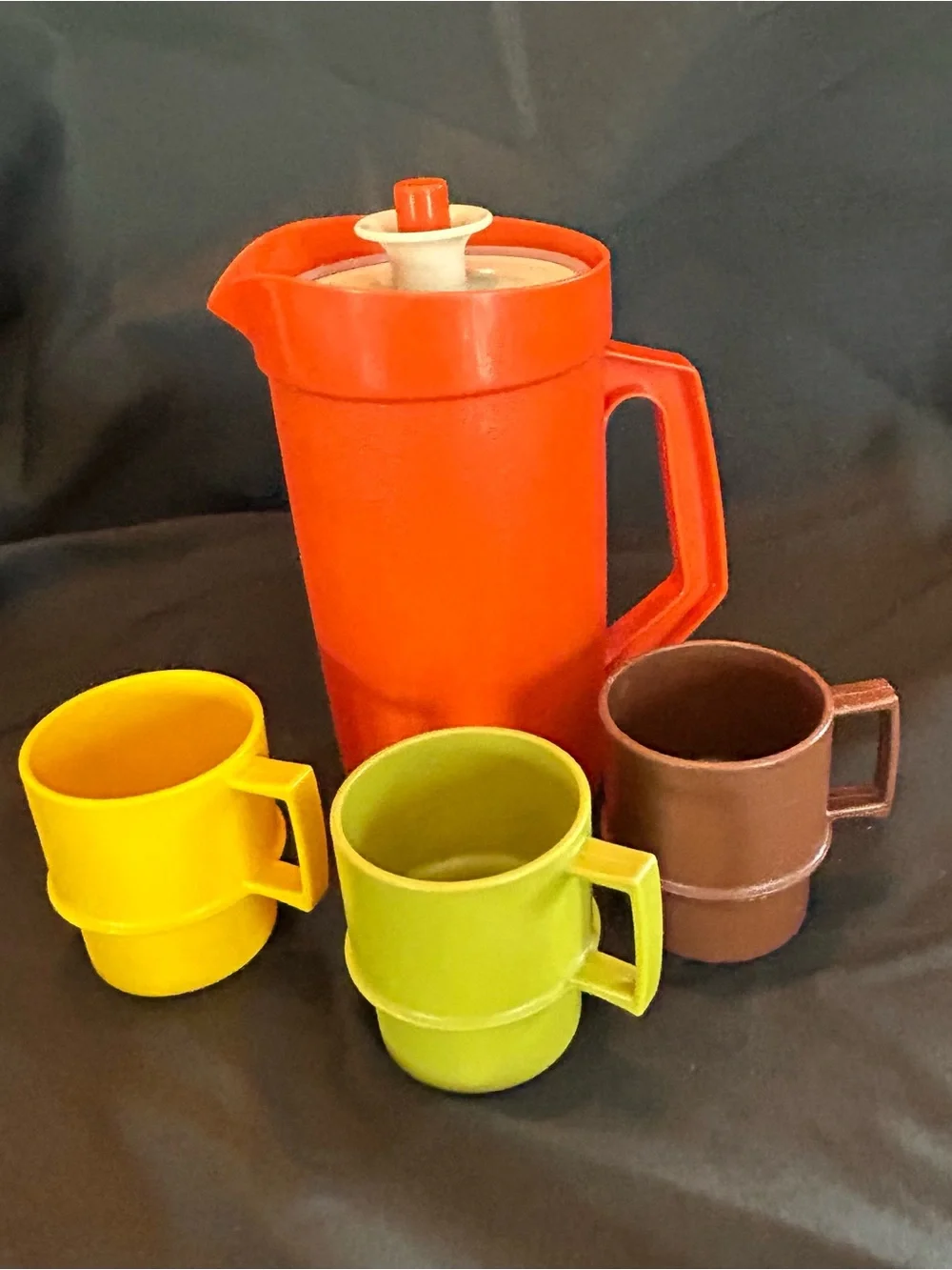 VTG Tupperware TupperToy Serve-It Set Orange Pitcher with Lid, 3 Mugs, 1 Bowl